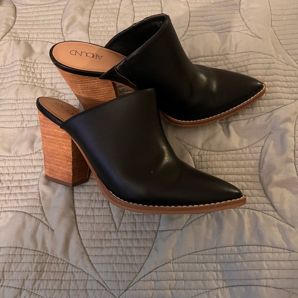 Abound Black and Tan Women's Mules